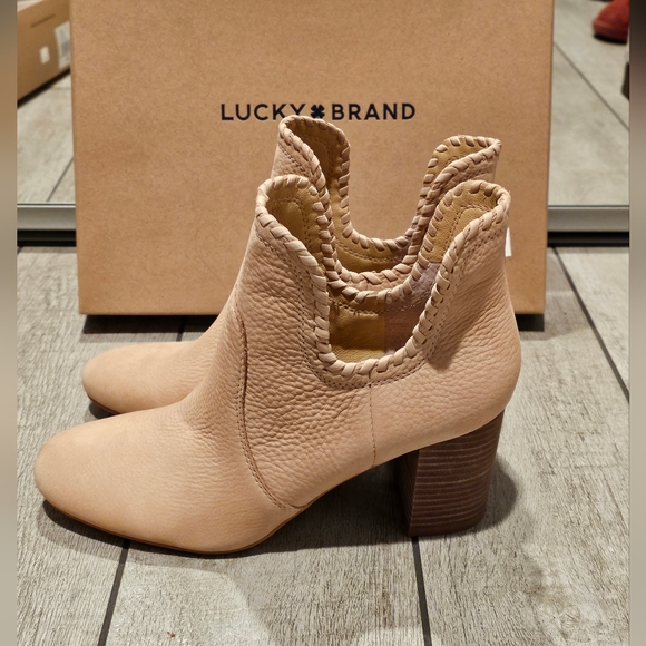New LUCKY BRAND Womens Tan Cut Outs Sivya Round Toe Slip On Leather Booties 8.5 - Picture 1 of 6